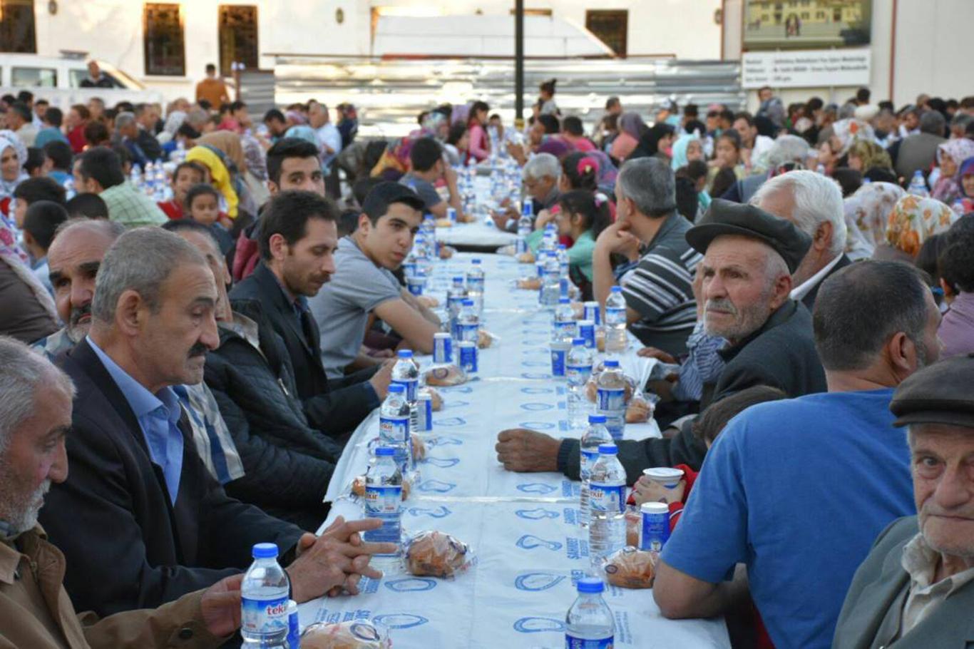 Gaziantep'te binlerce vatandaş orucunu birlikte açtı